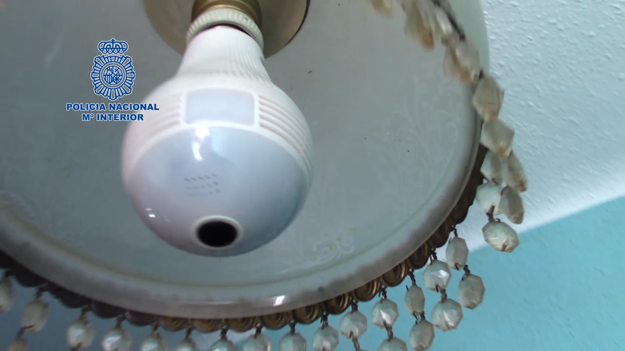 Cámara oculta en una bombilla